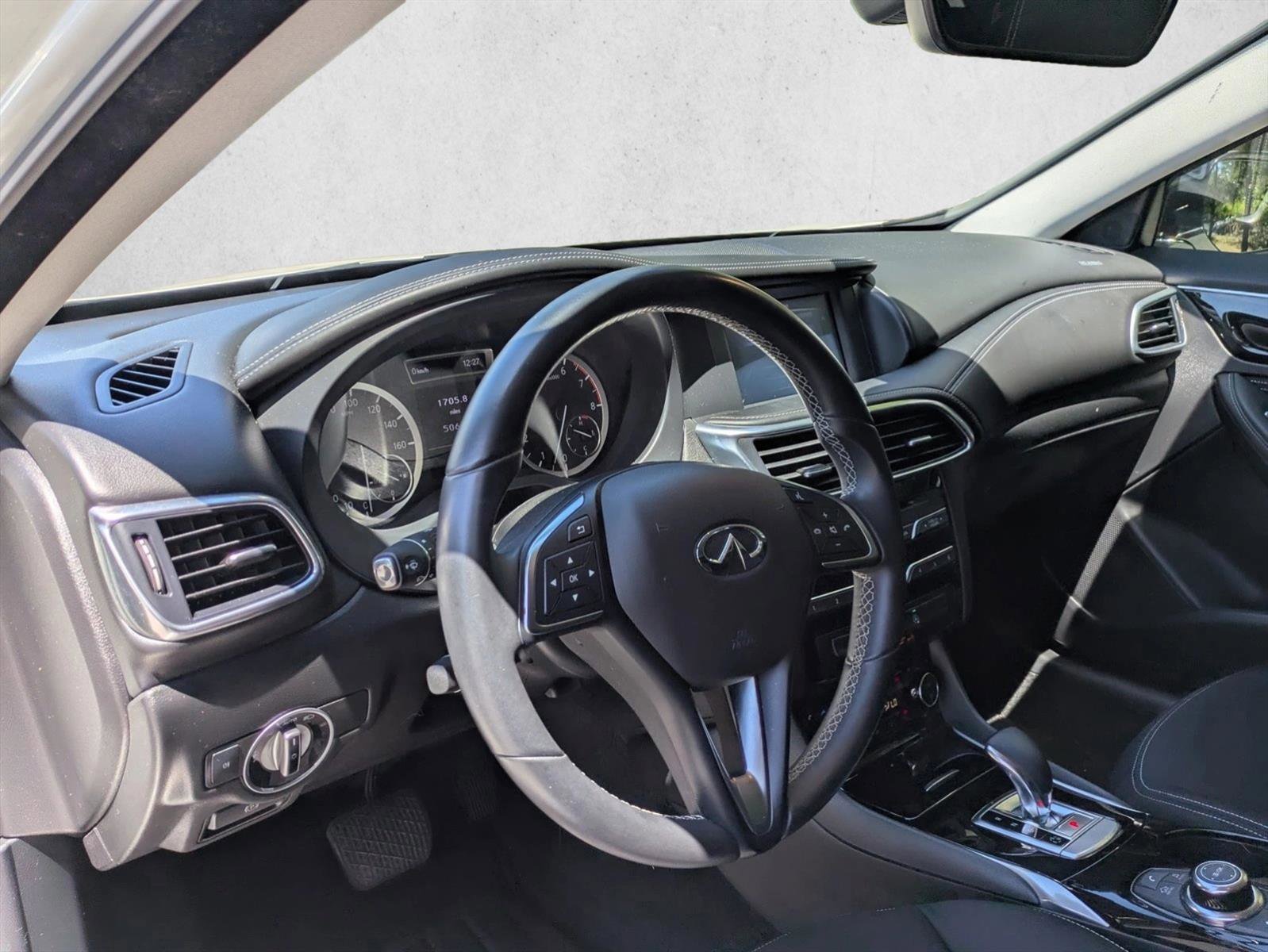 Used 2018 INFINITI QX30 FWD image 10
