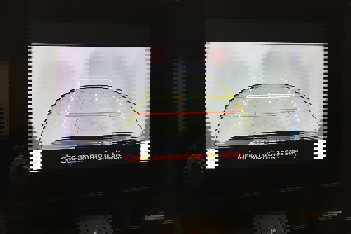 Used 2024 Toyota RAV4 LE FWD image 9