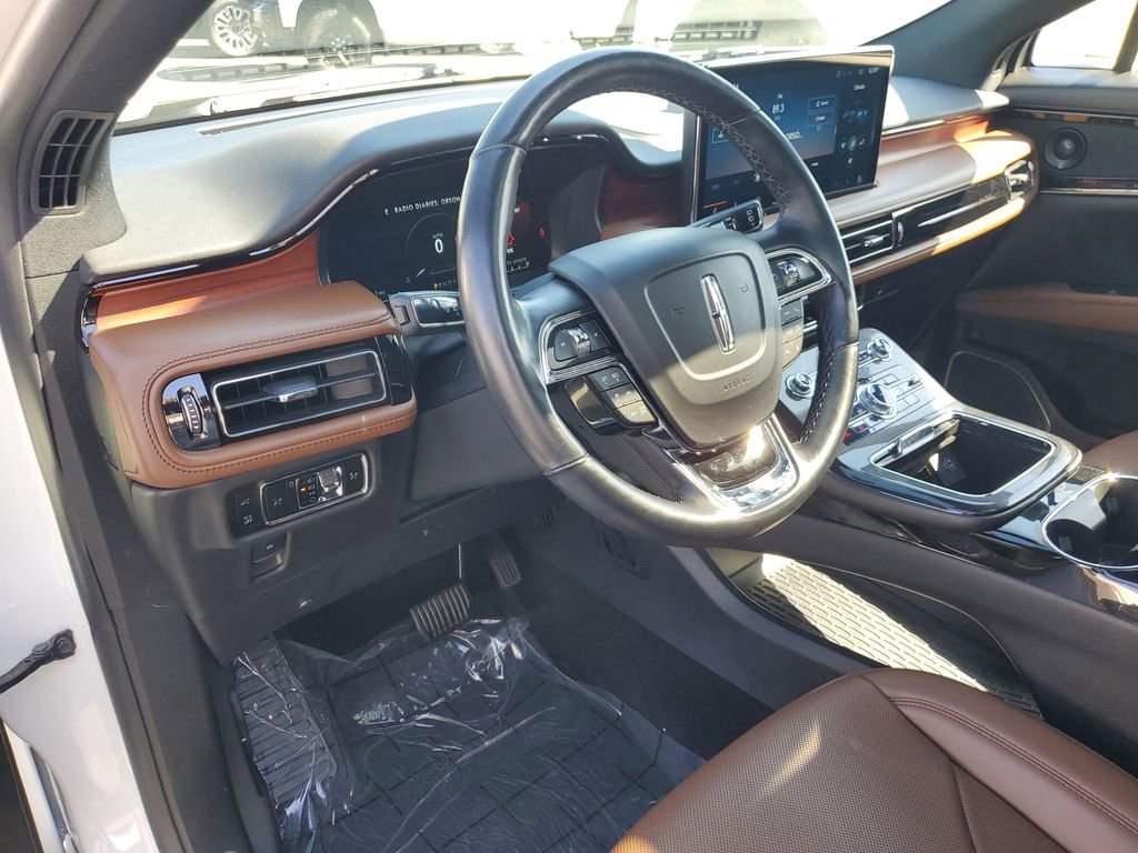 Used 2023 Lincoln Nautilus Reserve w/ Equipment Group 201A image 17