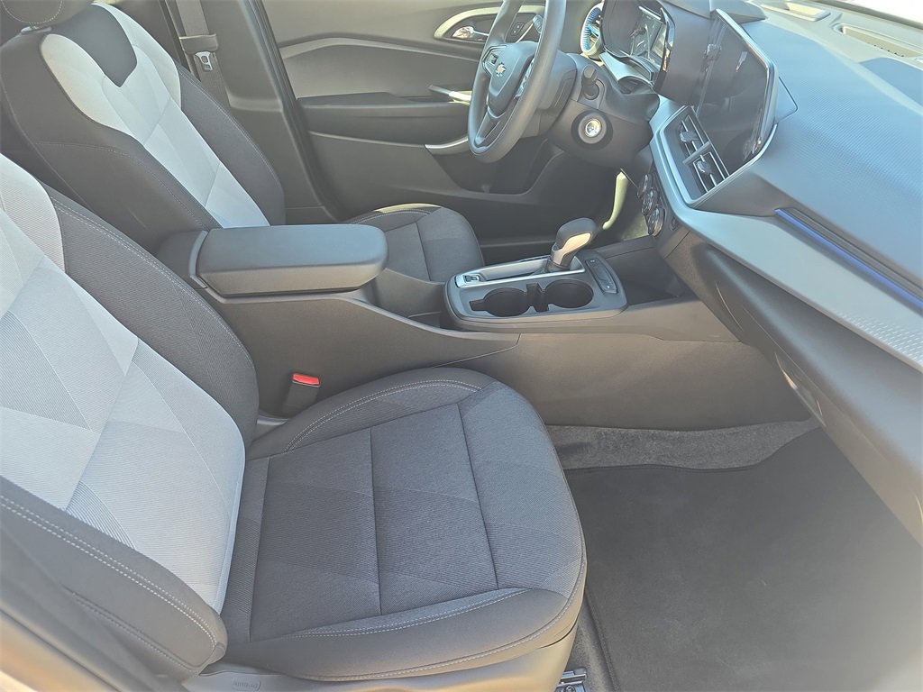 Used 2025 Chevrolet Trax LS image 10