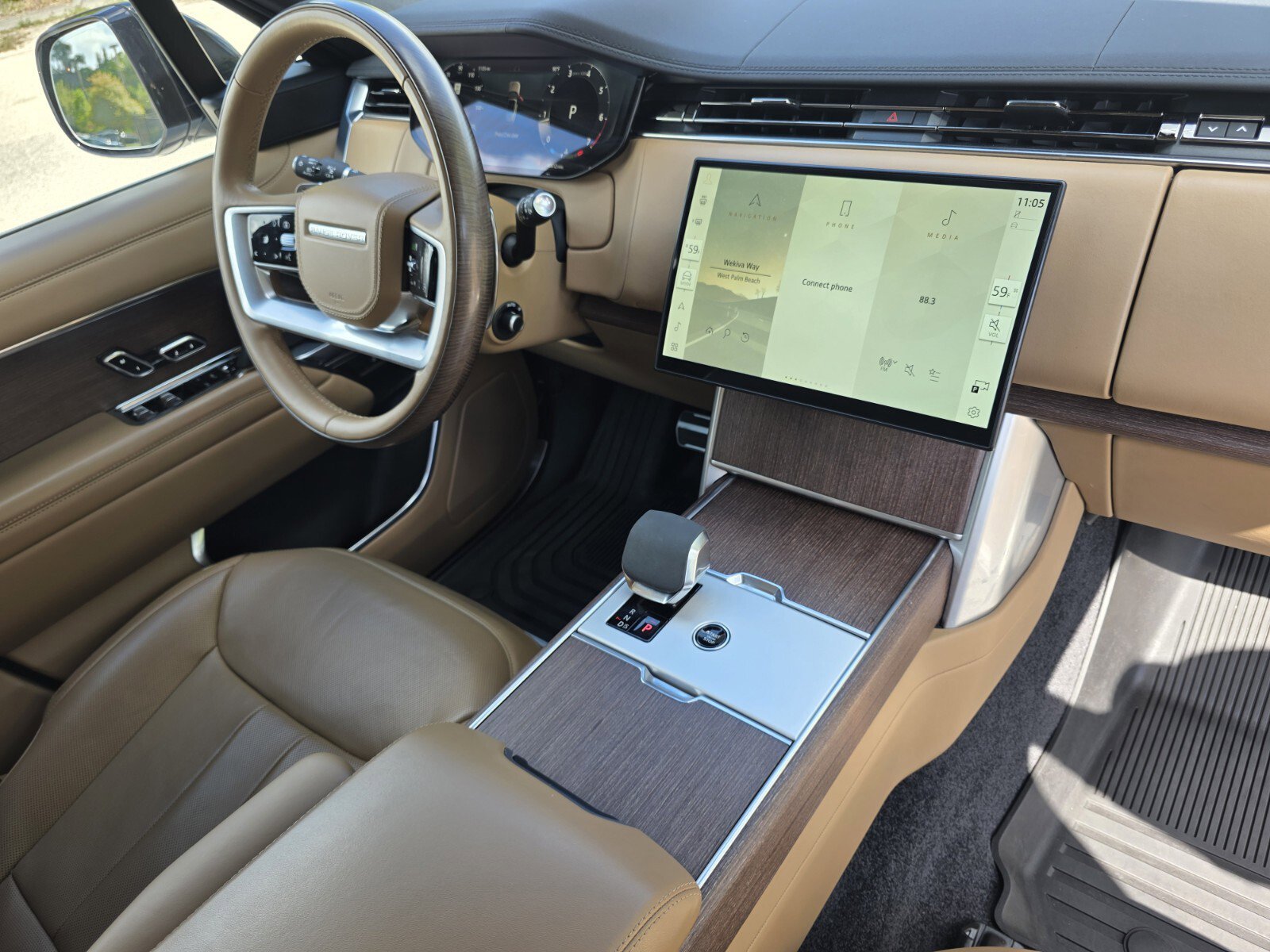 Used 2024 Land Rover Range Rover Long Wheelbase SE image 27