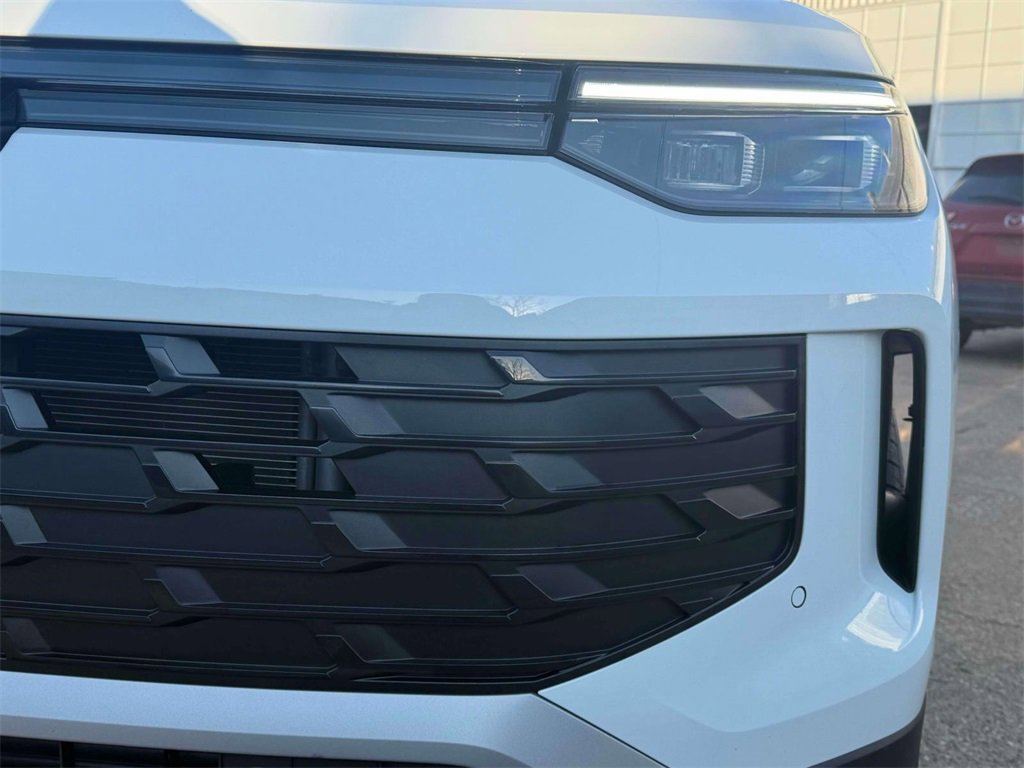 Used 2025 Volkswagen Tiguan S image 7