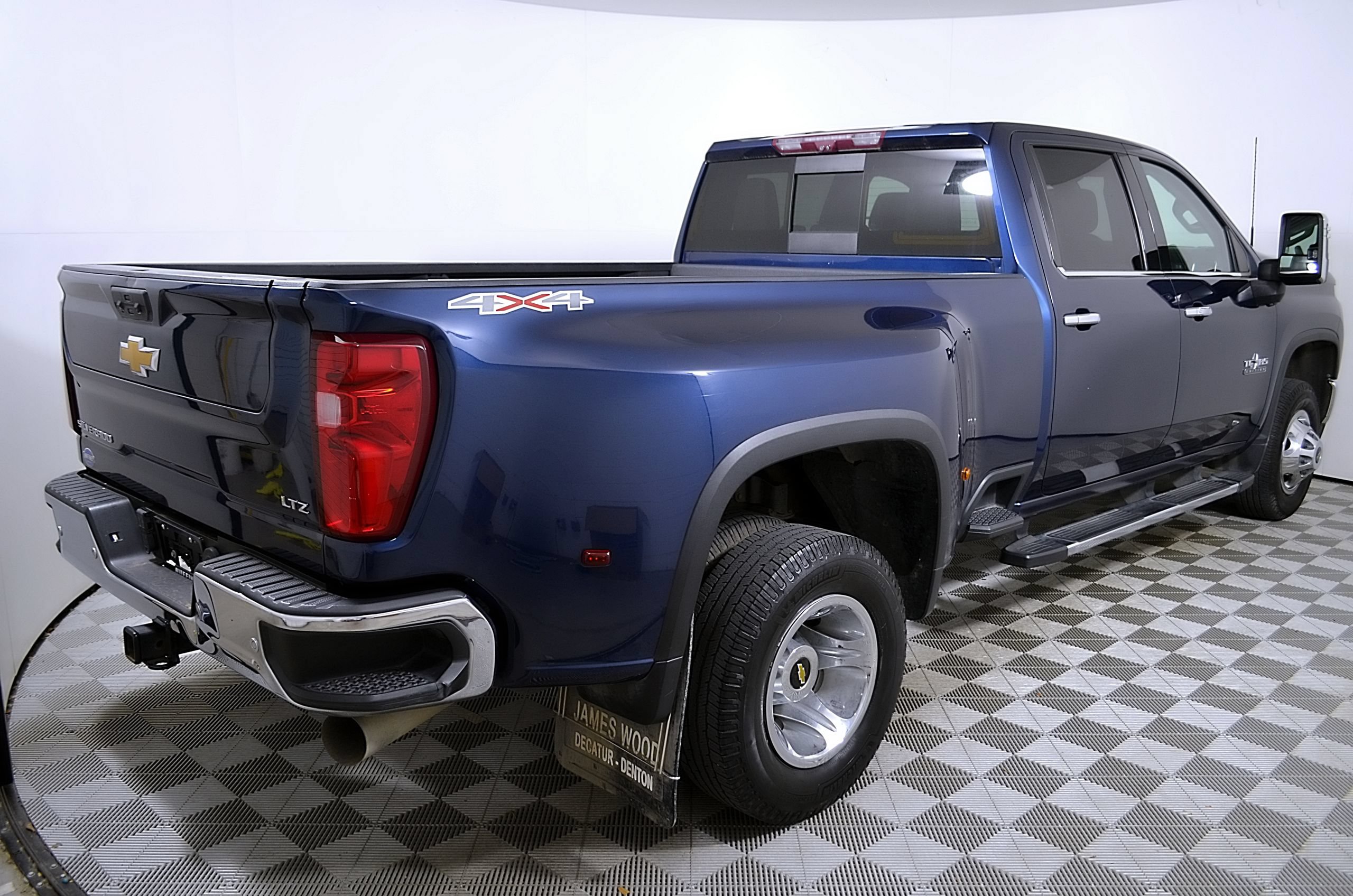 Used 2022 Chevrolet Silverado 3500 LTZ w/ LTZ Texas Edition AWD/4WD image 7