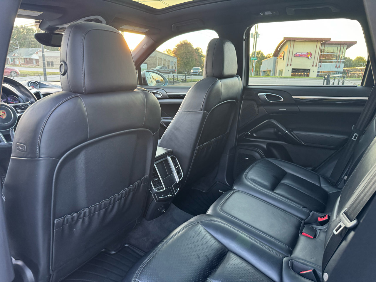 Used 2018 Porsche Cayenne image 11