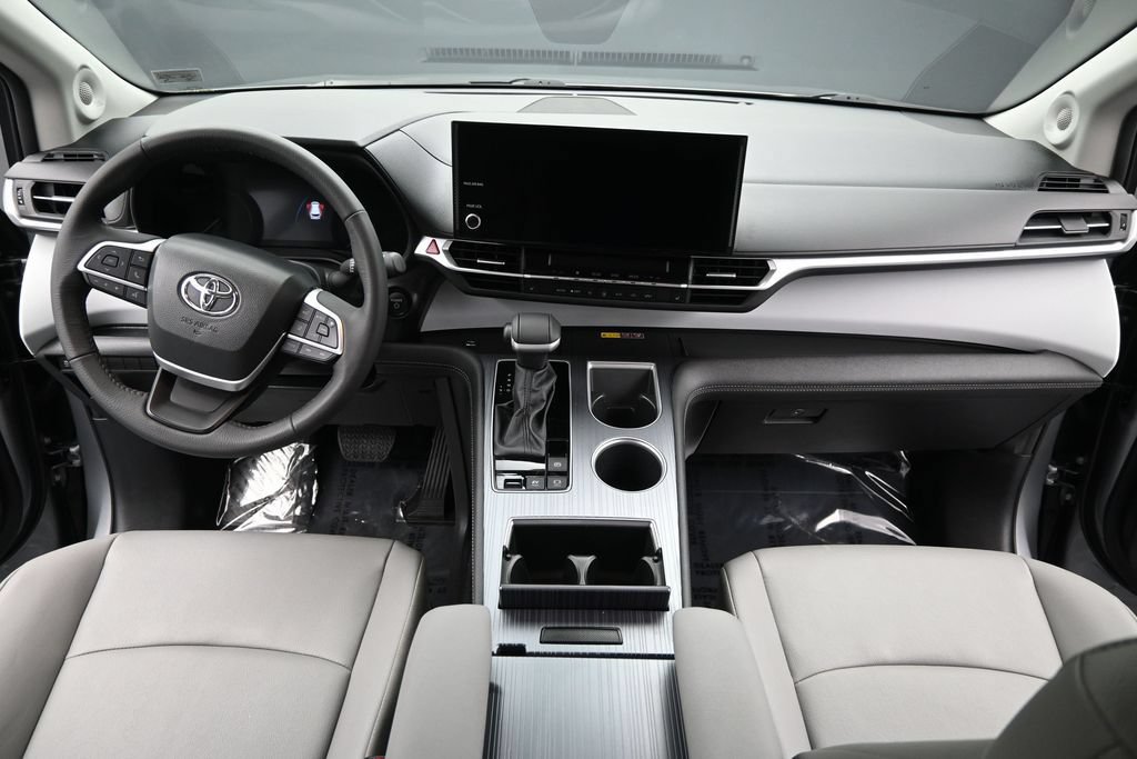 Used 2026 Toyota Sienna XLE FWD image 20
