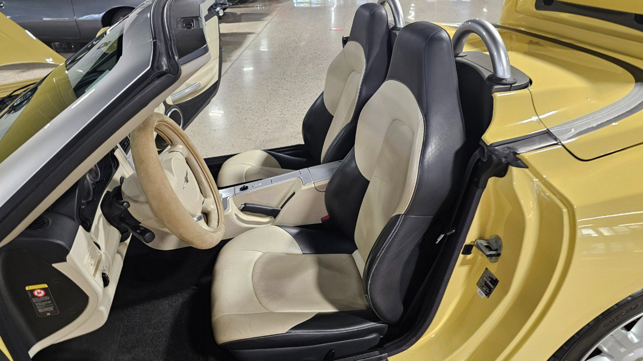 Used 2005 Chrysler Crossfire Limited image 17