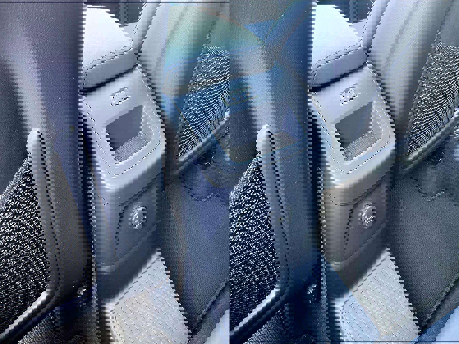 Used 2026 Volvo XC60 T8 Plus w/ Climate Package image 37