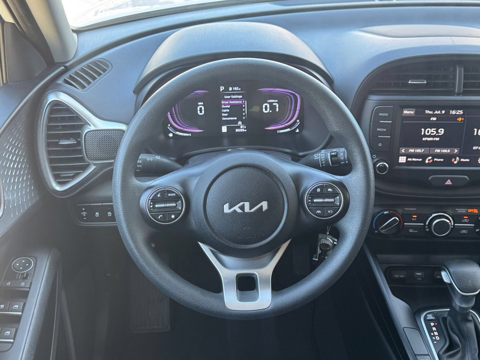 Used 2025 Kia Soul LX w/ LX Technology Package FWD image 25