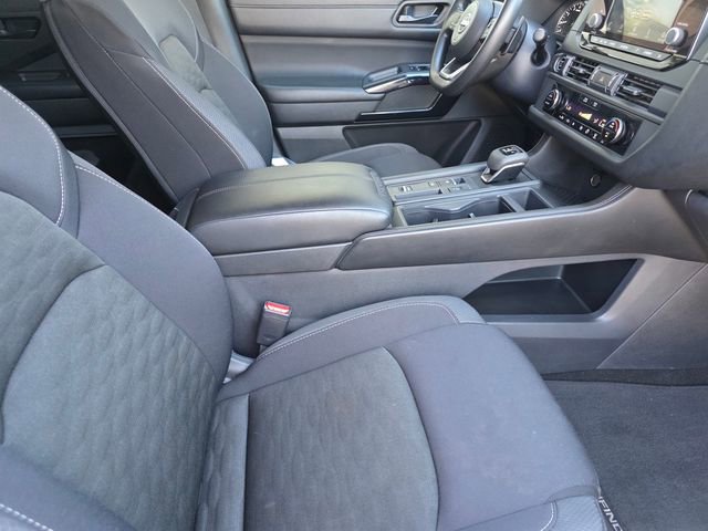 Used 2024 Nissan Pathfinder S image 20