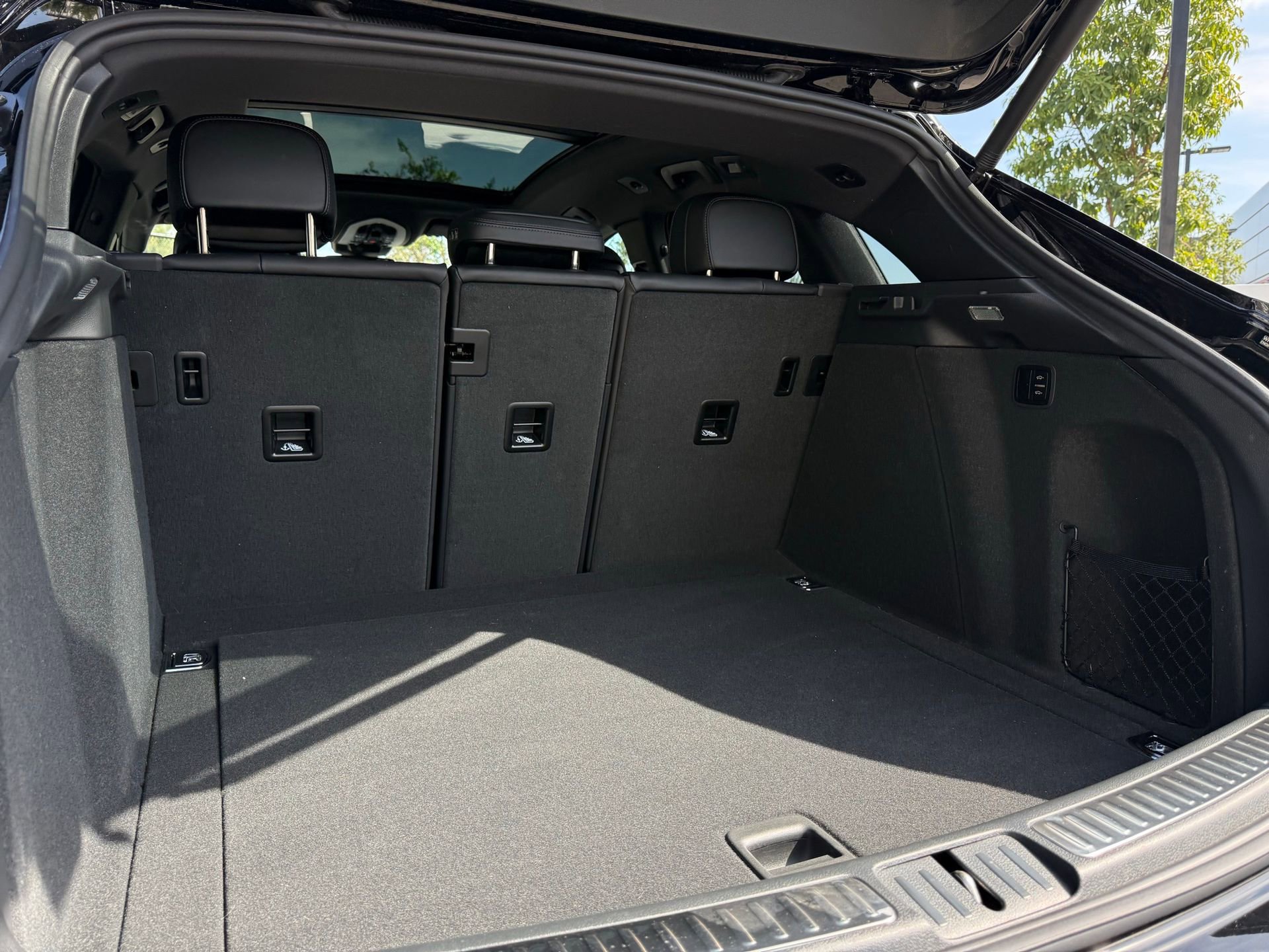 Certified 2025 Porsche Macan GTS image 33