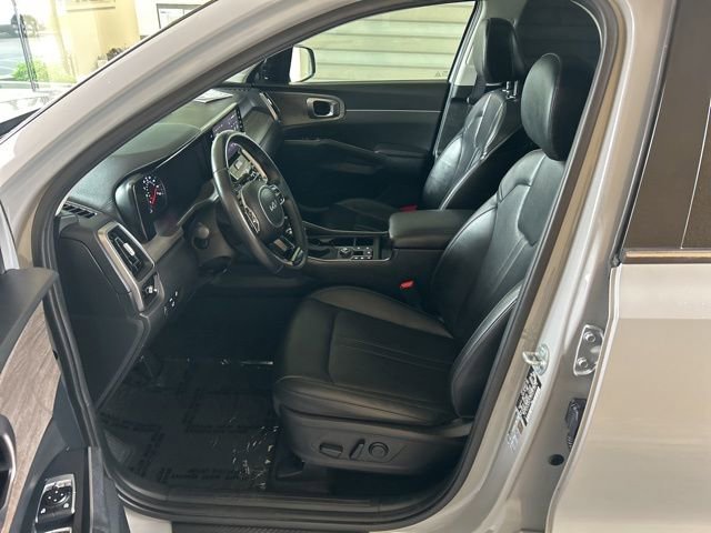 Used 2023 Kia Sorento EX w/ Panoramic Sunroof Package image 17