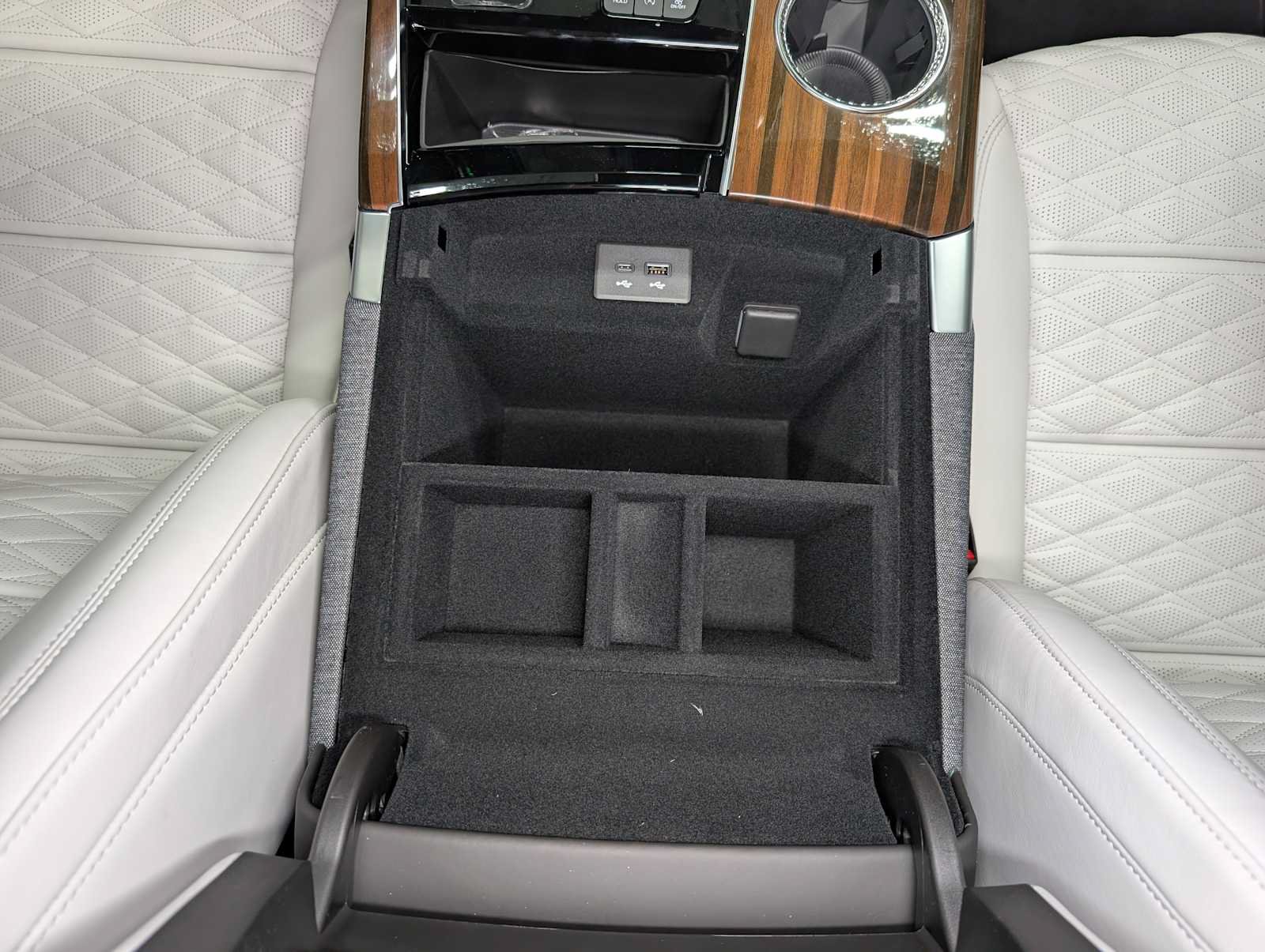 New 2026 Cadillac Escalade ESV Platinum Luxury AWD/4WD image 14