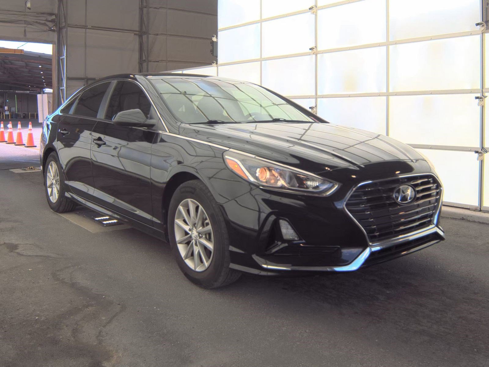 Used 2019 Hyundai Sonata SE FWD image 2