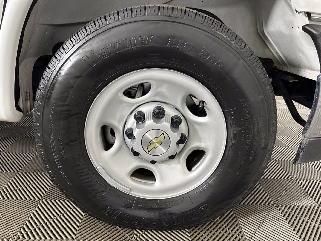 Used 2025 Chevrolet Express 2500 w/ Driver Convenience Package RWD image 28