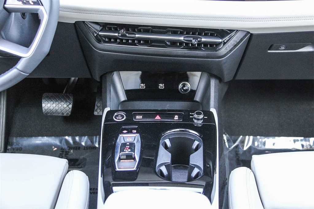 Used 2025 Audi Q6 e-tron Premium Plus w/ Premium Plus image 14