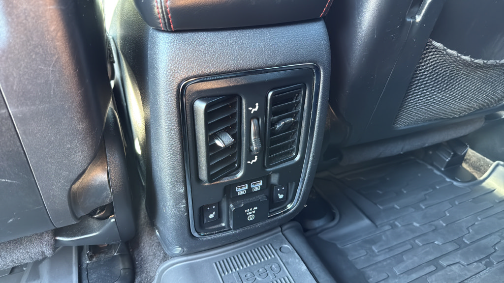 Used 2017 Jeep Grand Cherokee Trailhawk AWD/4WD image 18