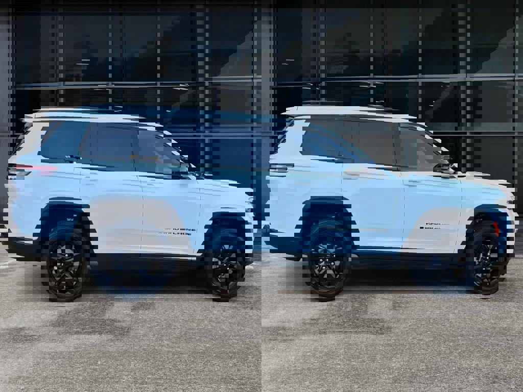 New 2025 Jeep Grand Cherokee L Altitude image 8