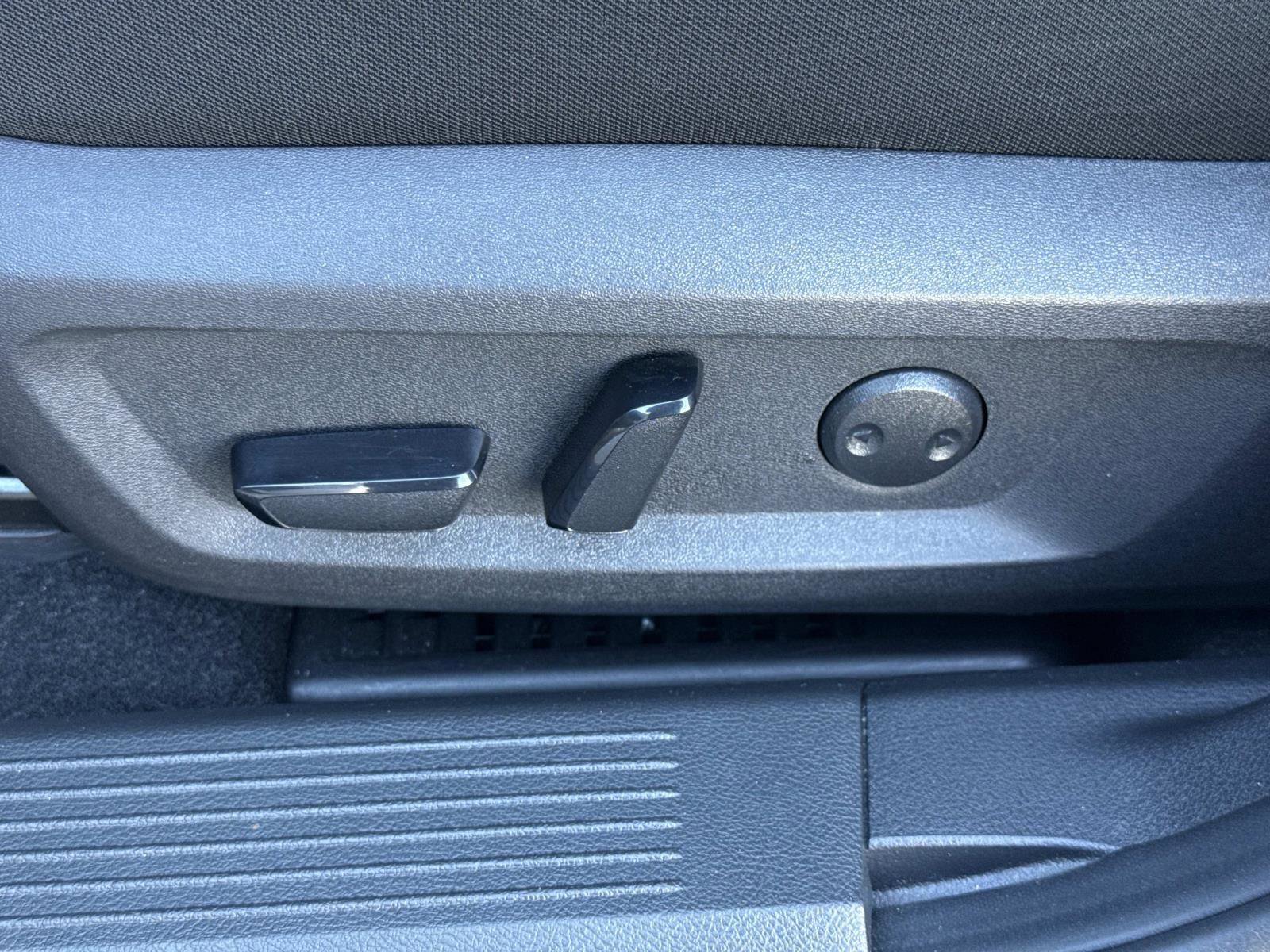 Used 2024 Nissan Rogue SV image 15