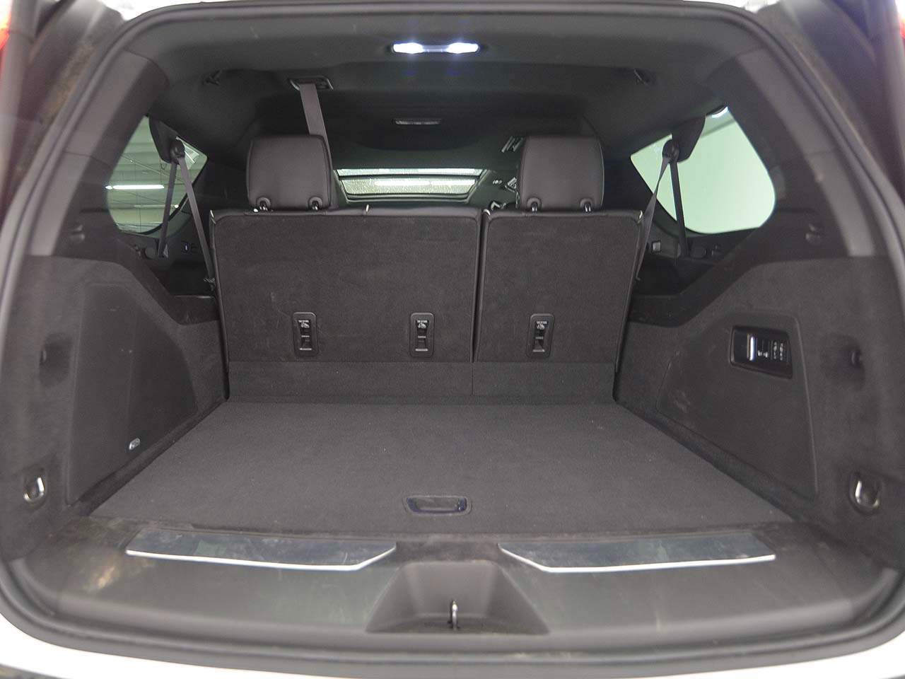 Used 2021 Cadillac Escalade ESV Premium Luxury AWD/4WD image 17