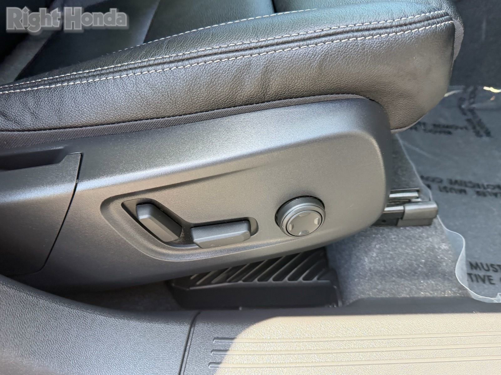 Used 2023 Volvo XC40 B5 Ultimate w/ Protection Package Premier AWD/4WD image 16