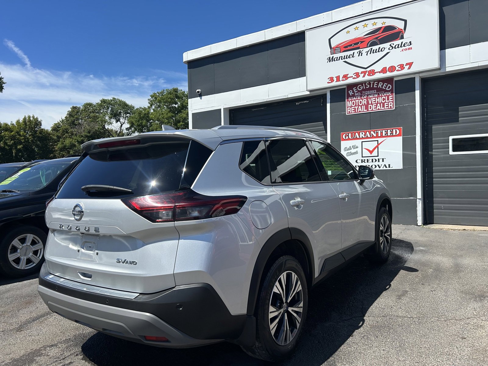 Used 2021 Nissan Rogue SV w/ Premium Package image 11