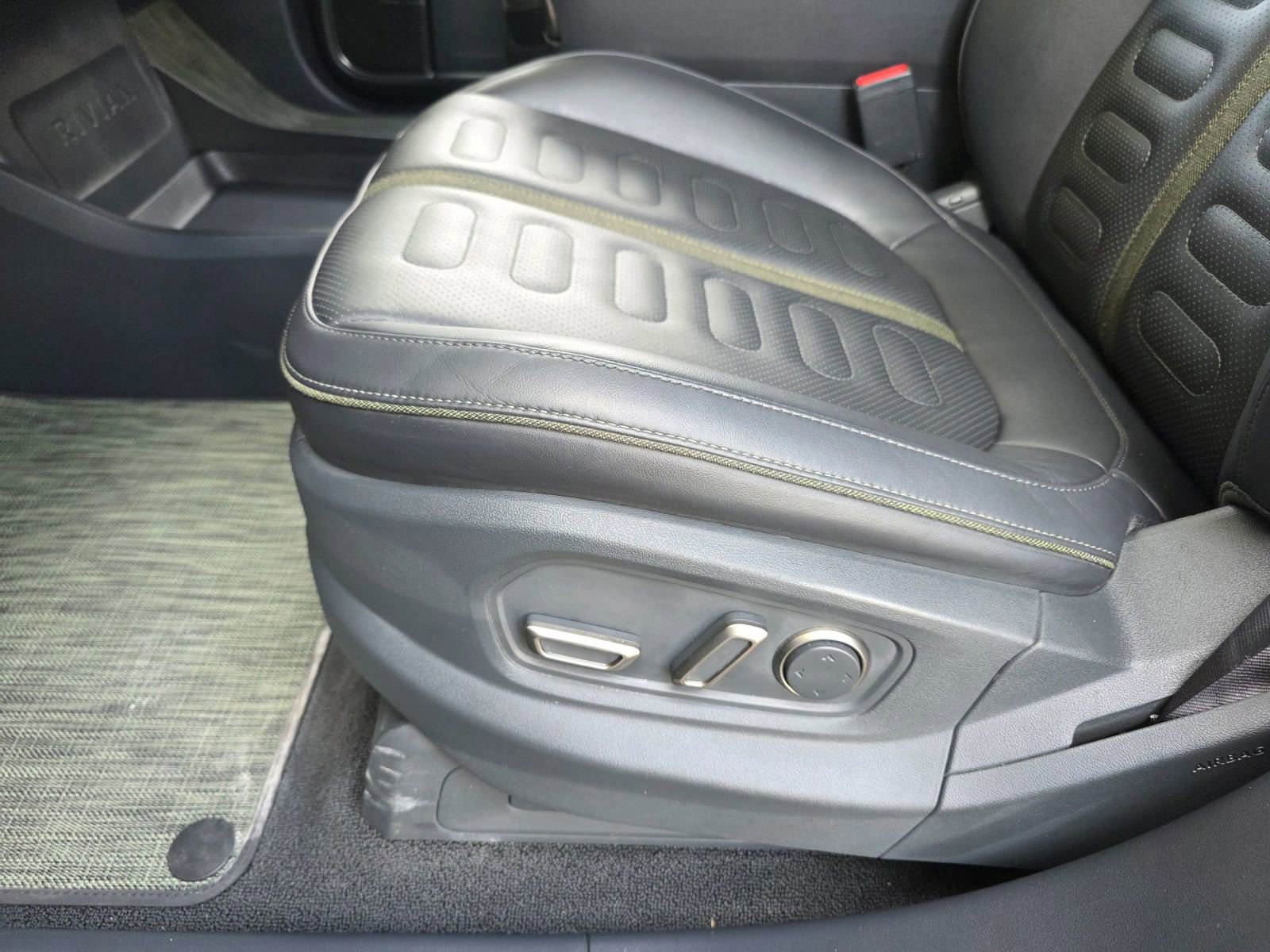 Used 2022 Rivian R1S Launch Edition image 28