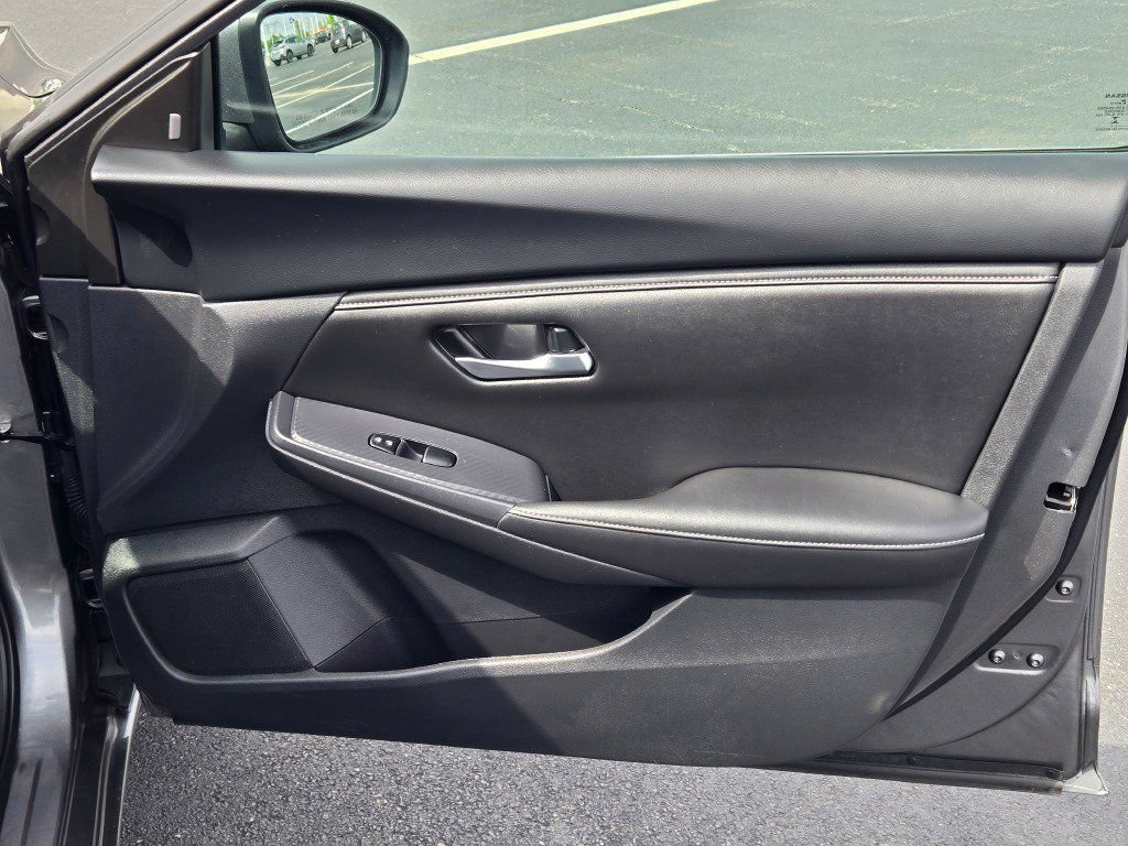 Used 2024 Nissan Sentra SV FWD image 6