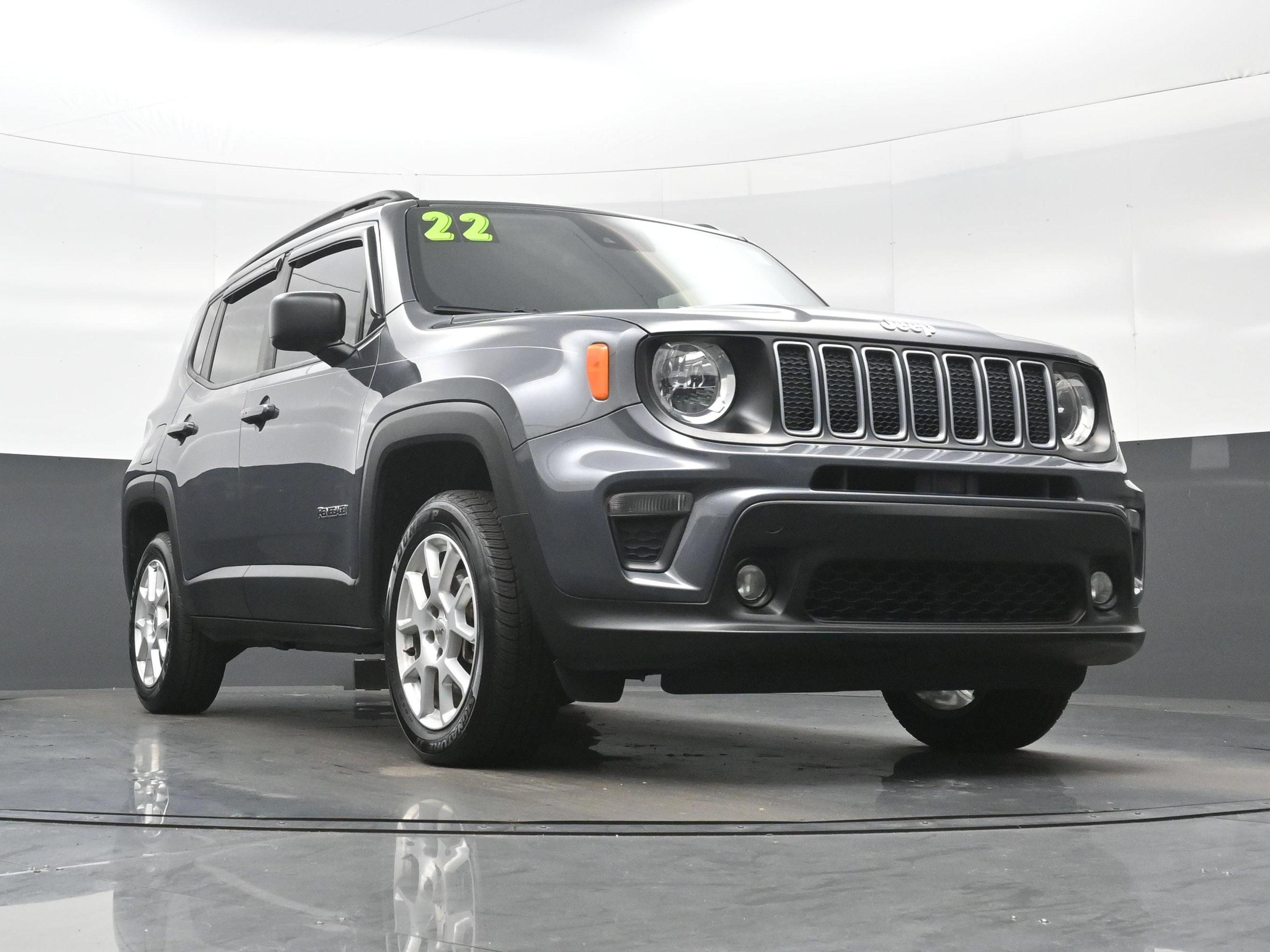 Used 2022 Jeep Renegade Latitude AWD/4WD image 32