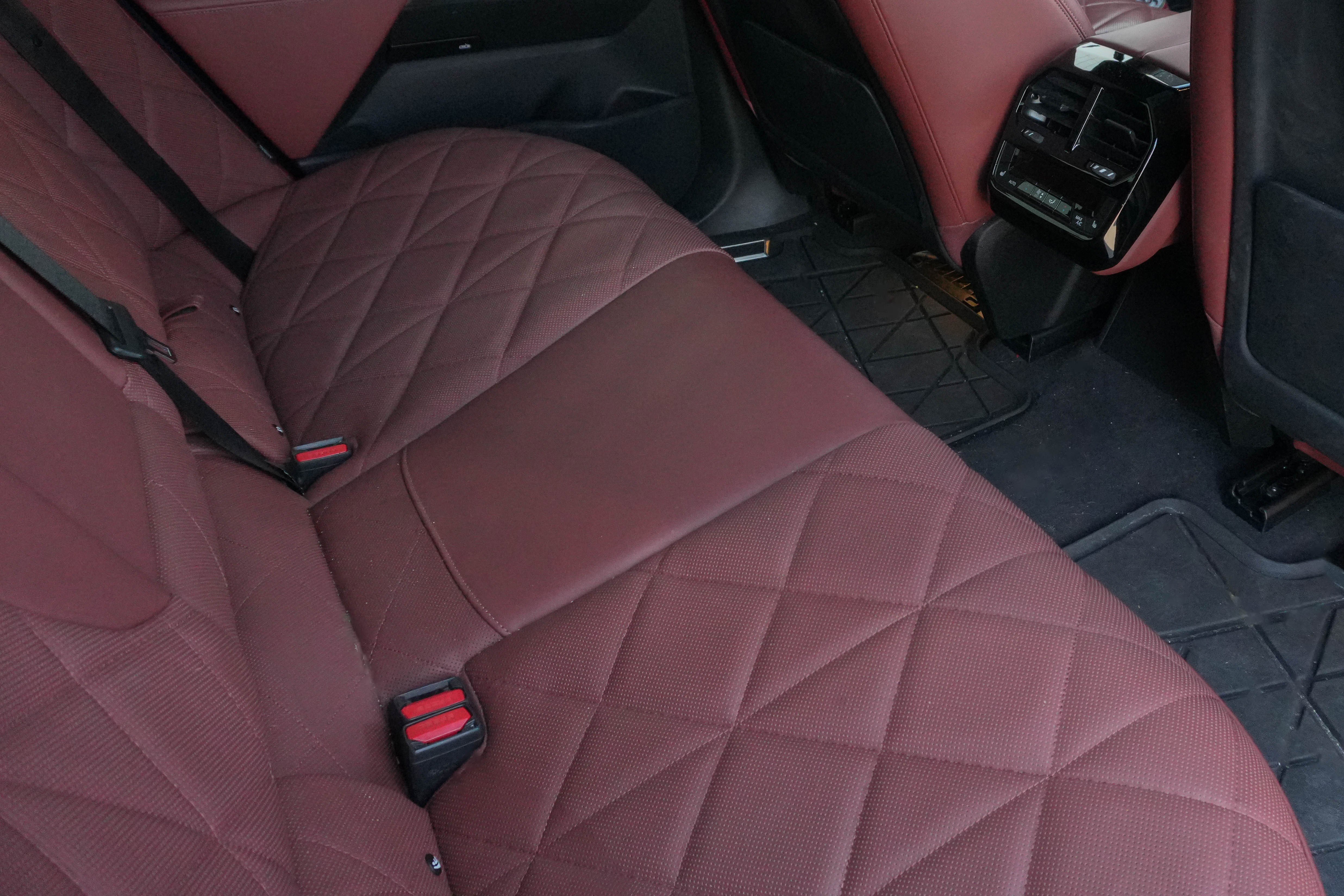 Certified 2023 BMW iX xDrive50 w/ Premium Package AWD/4WD image 30