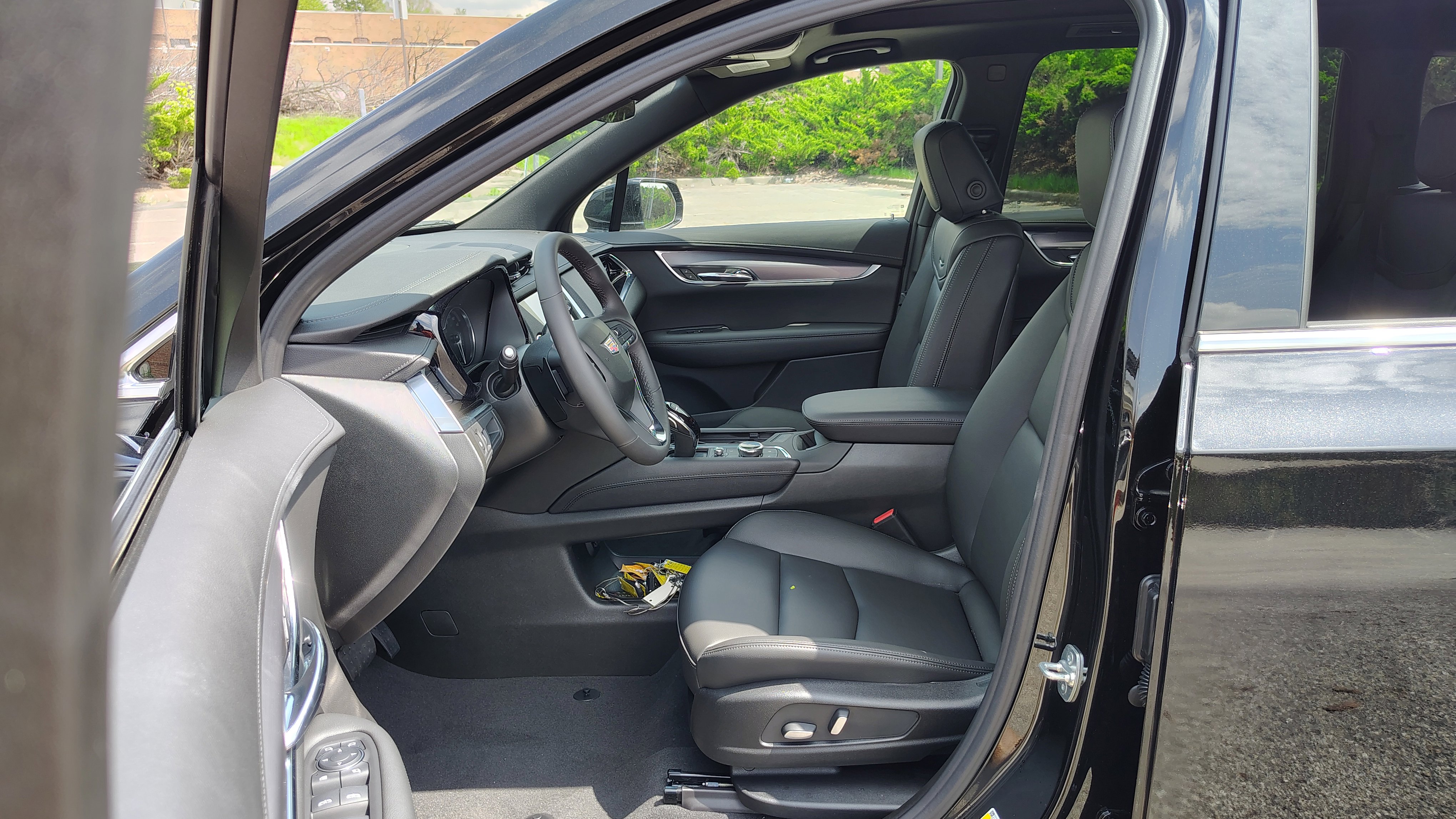 New 2025 Cadillac XT6 Luxury w/ LPO, Premium Carpet Package image 9