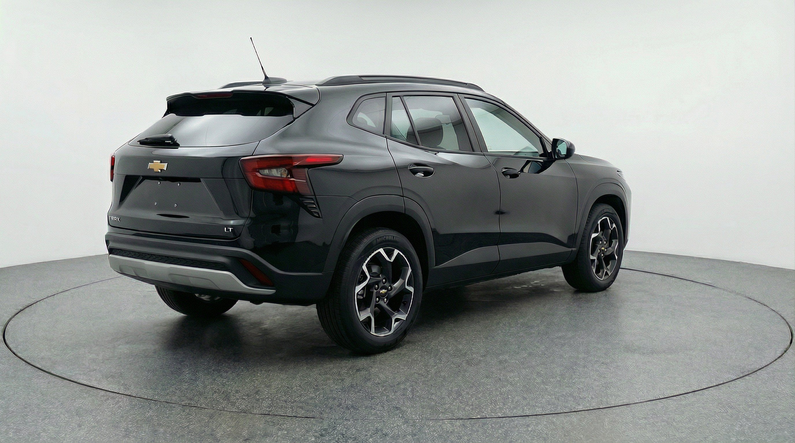Used 2025 Chevrolet Trax LT FWD image 9