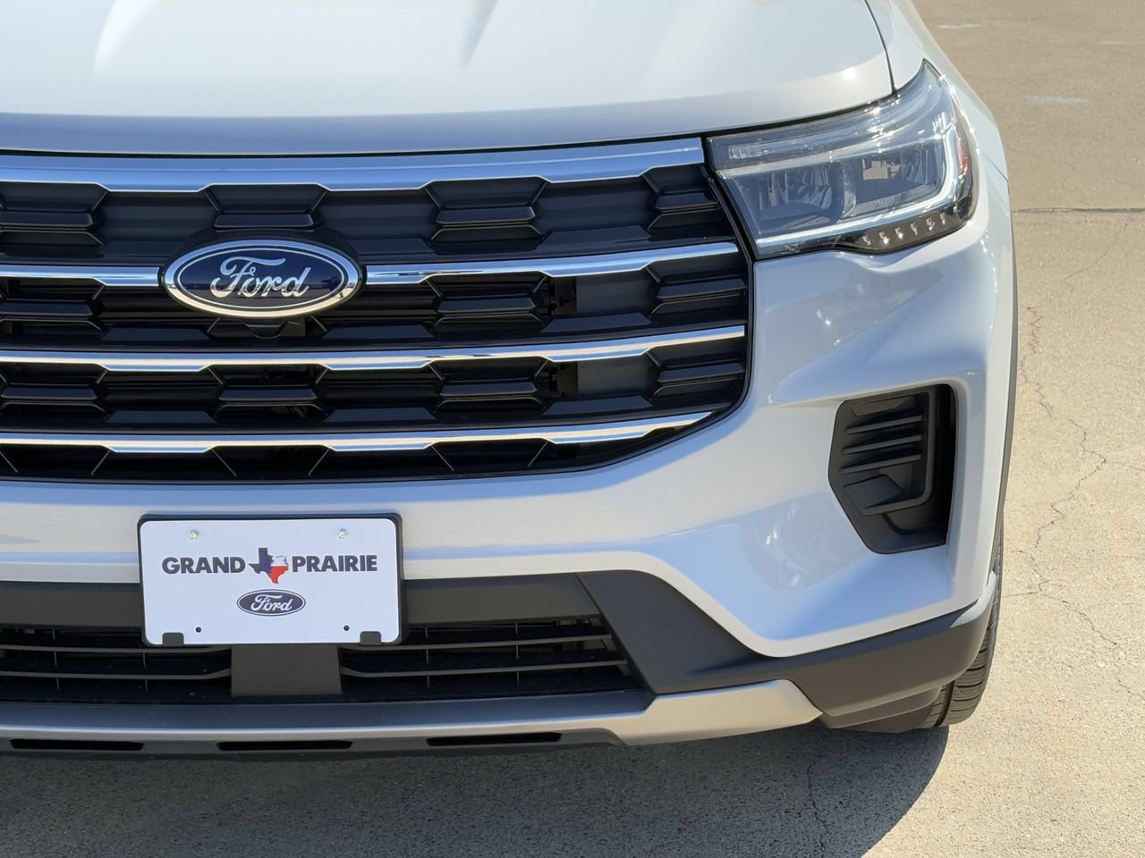 New 2026 Ford Explorer Active RWD image 9
