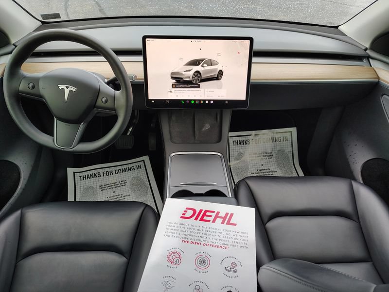 Used 2025 Tesla Model Y Long Range AWD/4WD image 25