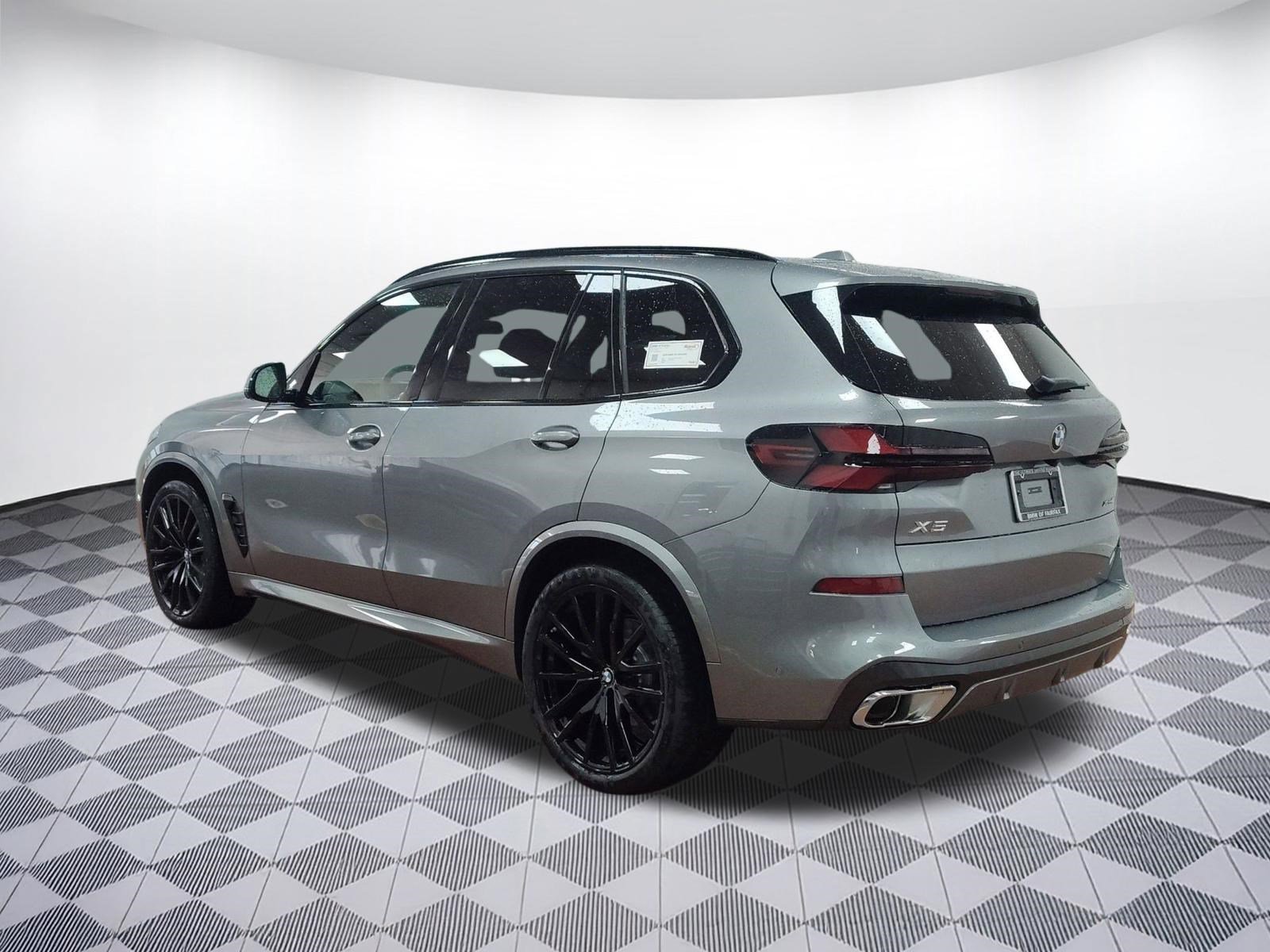 Used 2026 BMW X5 xDrive40i w/ M Sport Package image 3