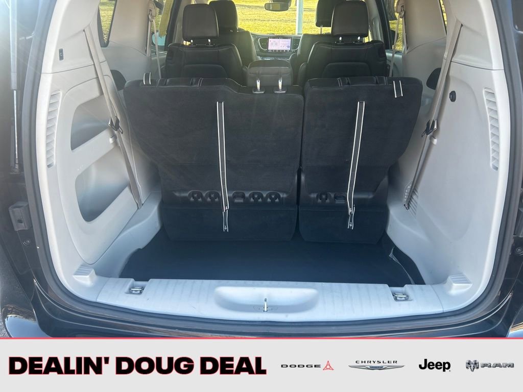 Used 2024 Chrysler Pacifica Touring-L image 22