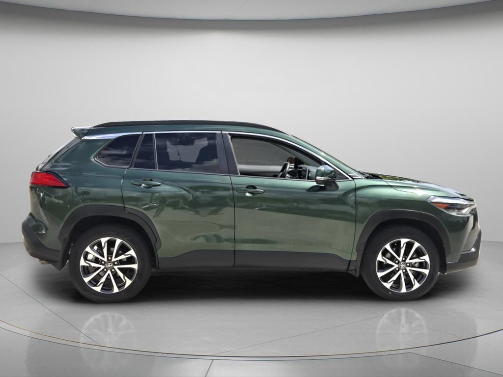 Used 2024 Toyota Corolla Cross XLE AWD/4WD image 3