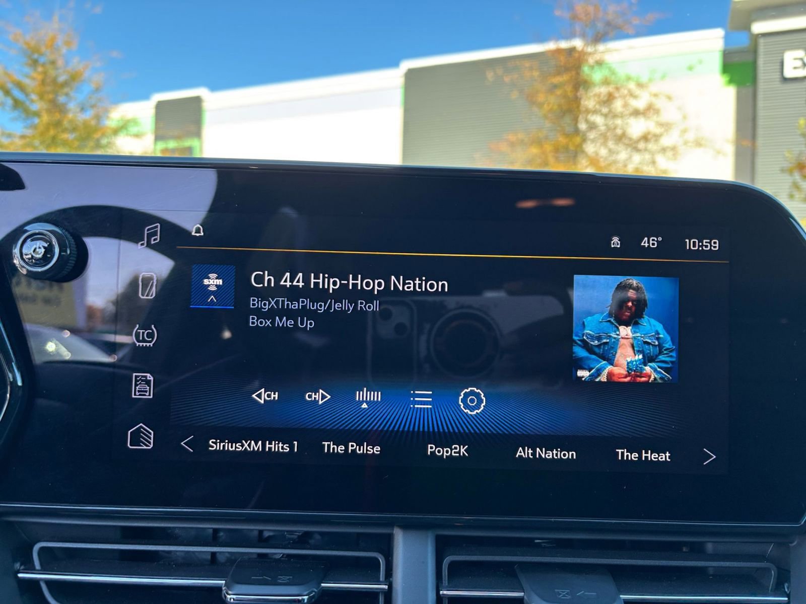 Used 2025 Chevrolet Trax LT image 21