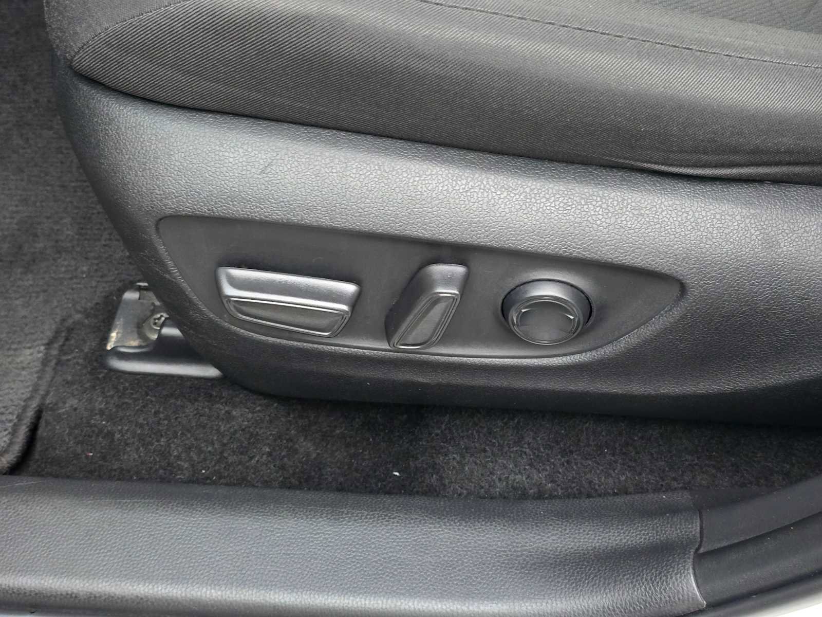 Used 2024 Toyota RAV4 XLE image 23