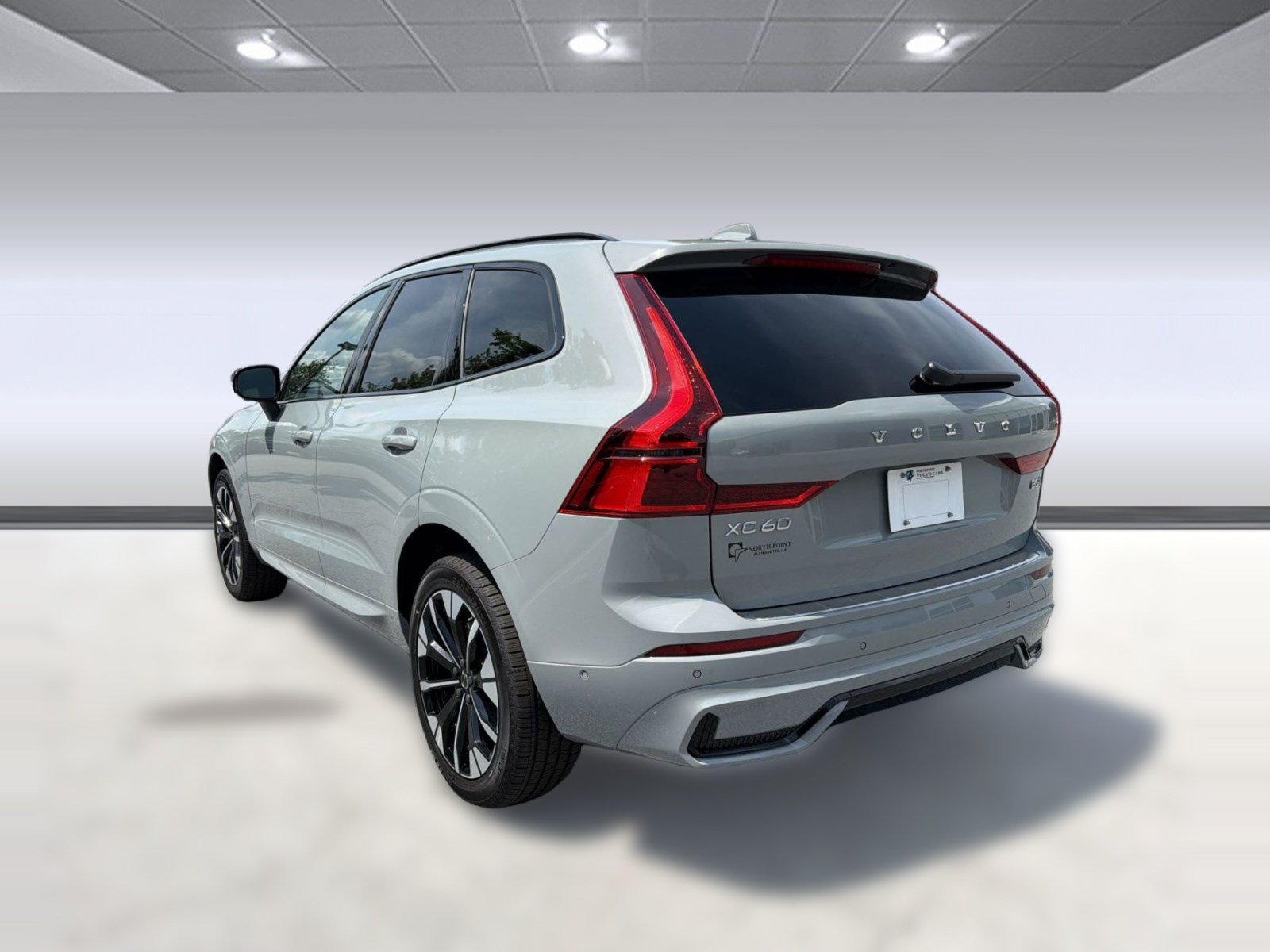 New 2026 Volvo XC60 B5 Plus w/ Climate Package AWD/4WD image 3