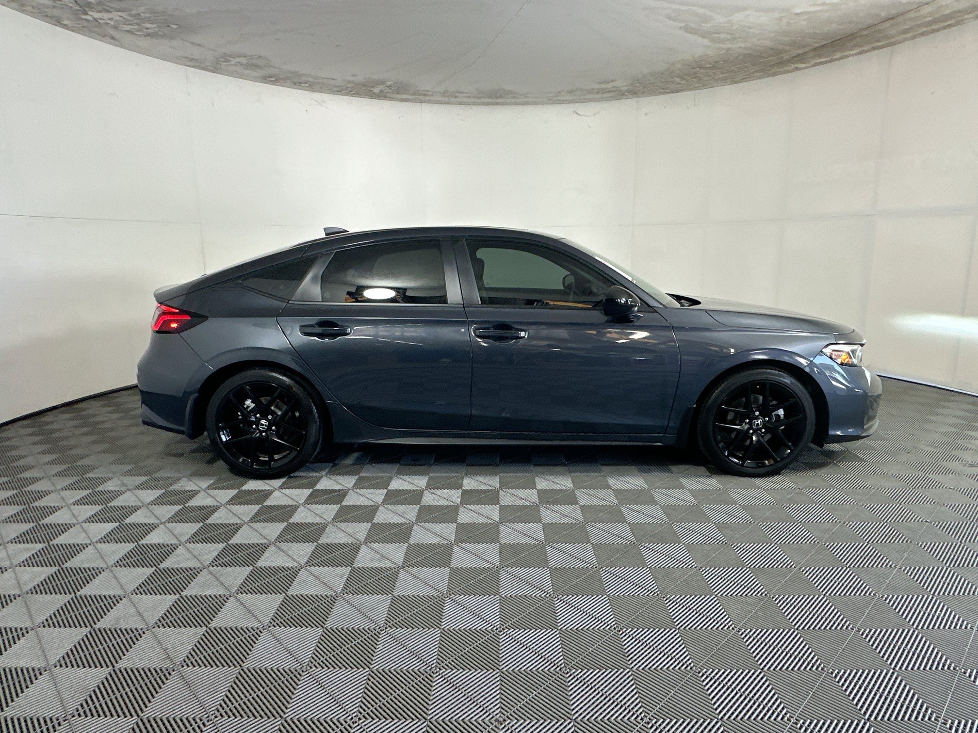 Used 2025 Honda Civic Sport image 2