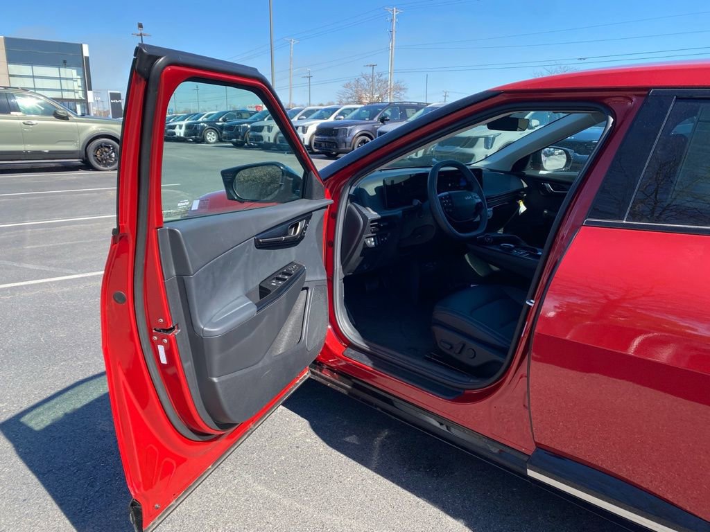 New 2025 Kia EV6 Wind image 10