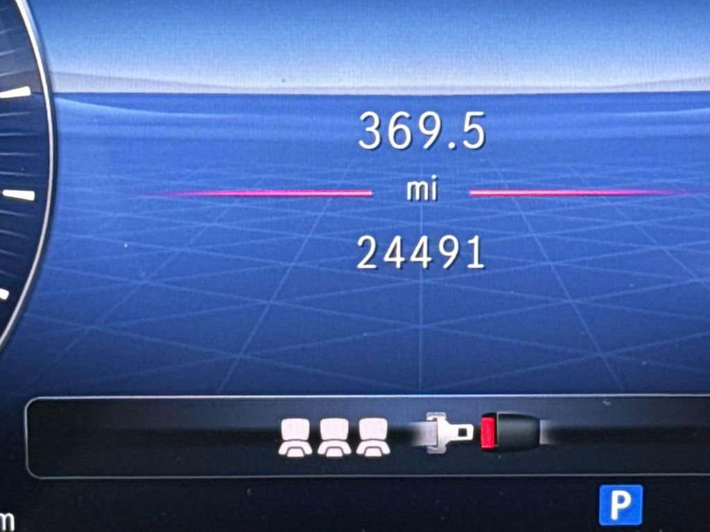 Used 2024 Mercedes-Benz GLC 300 4MATIC image 32