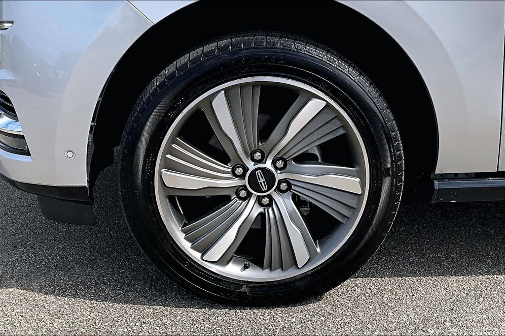 Used 2018 Lincoln Navigator L Reserve w/ Technology Package AWD/4WD image 8