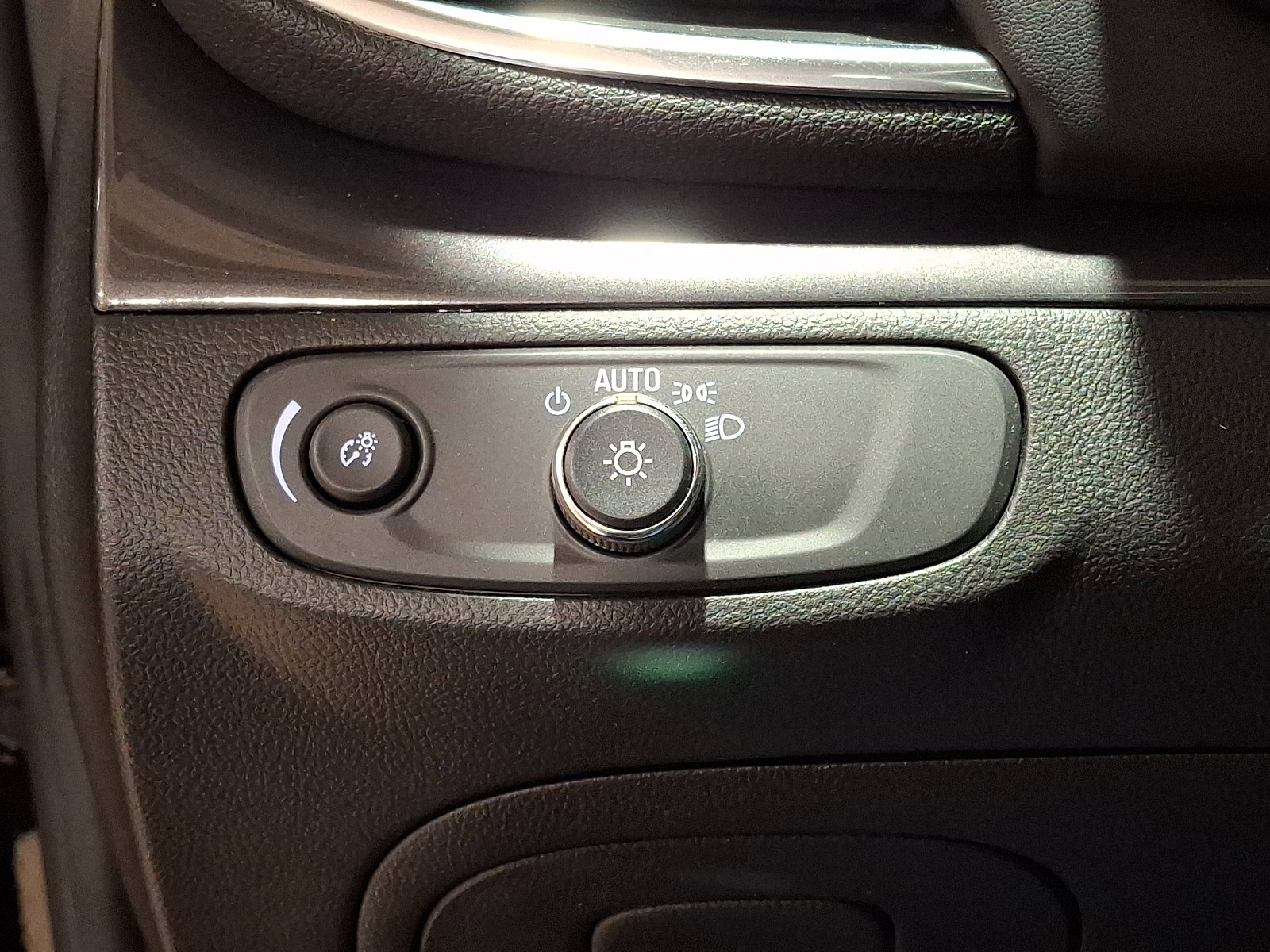 Certified 2022 Buick Encore Preferred w/ Safety Package image 27