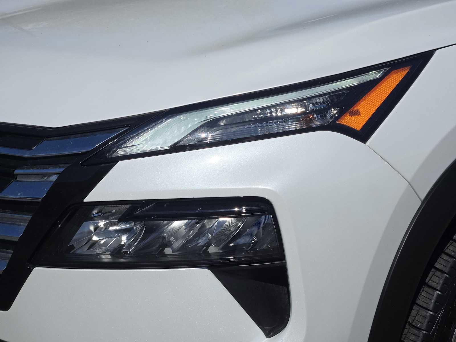 Used 2024 Nissan Rogue SV FWD image 9