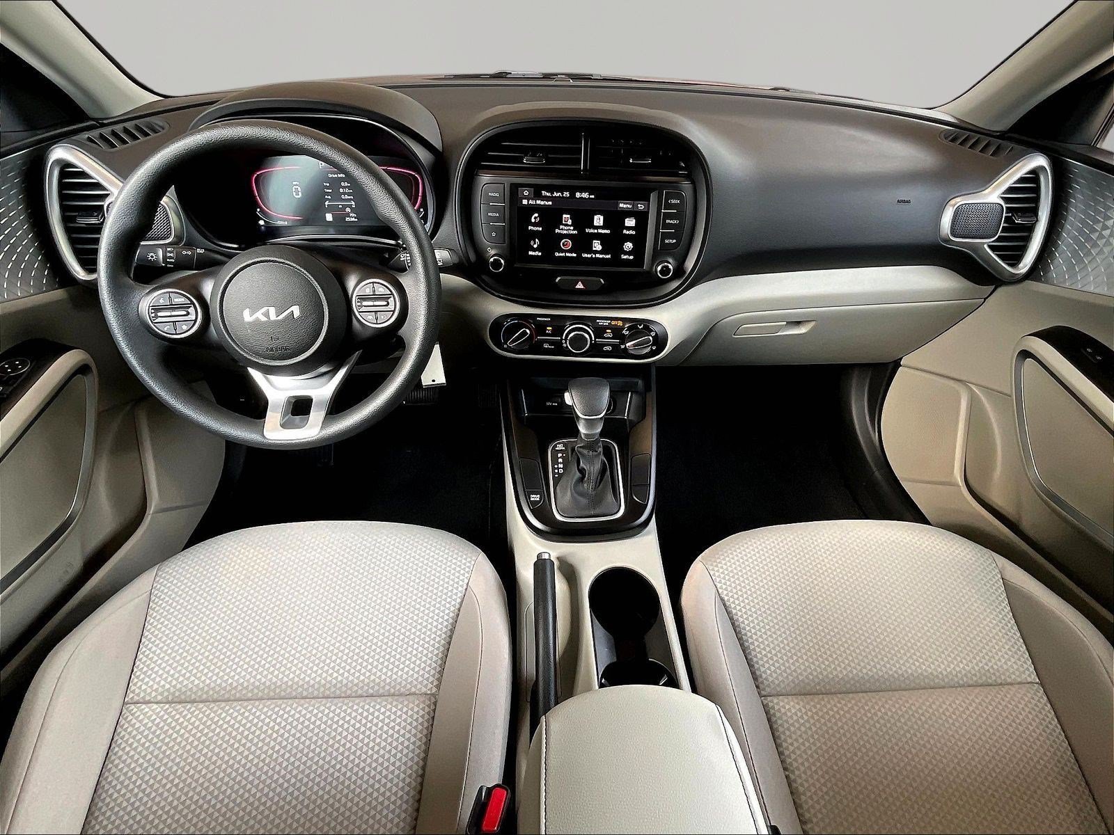 Used 2025 Kia Soul LX w/ LX Technology Package FWD image 7