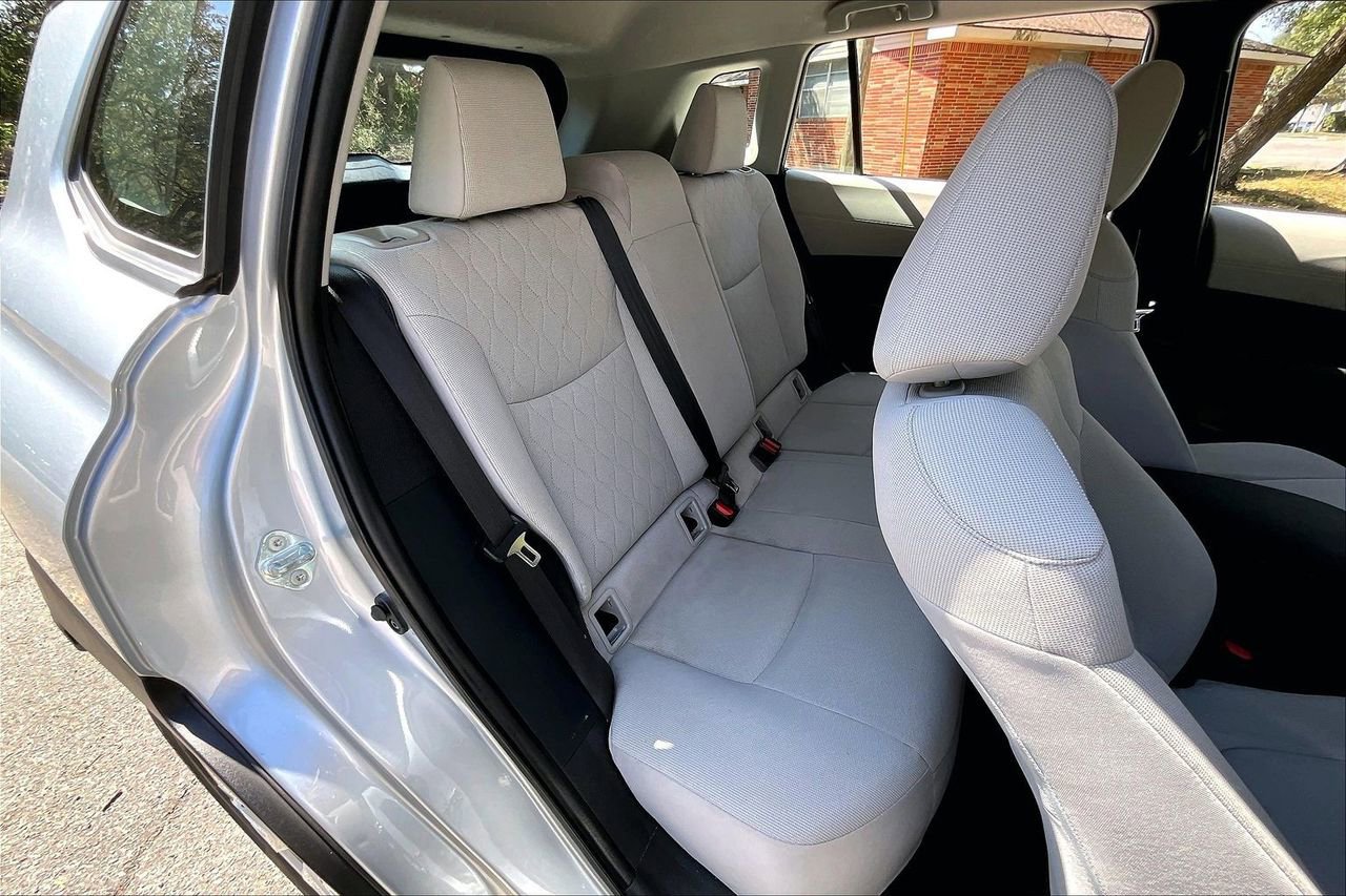 Used 2023 Toyota Corolla Cross L image 21