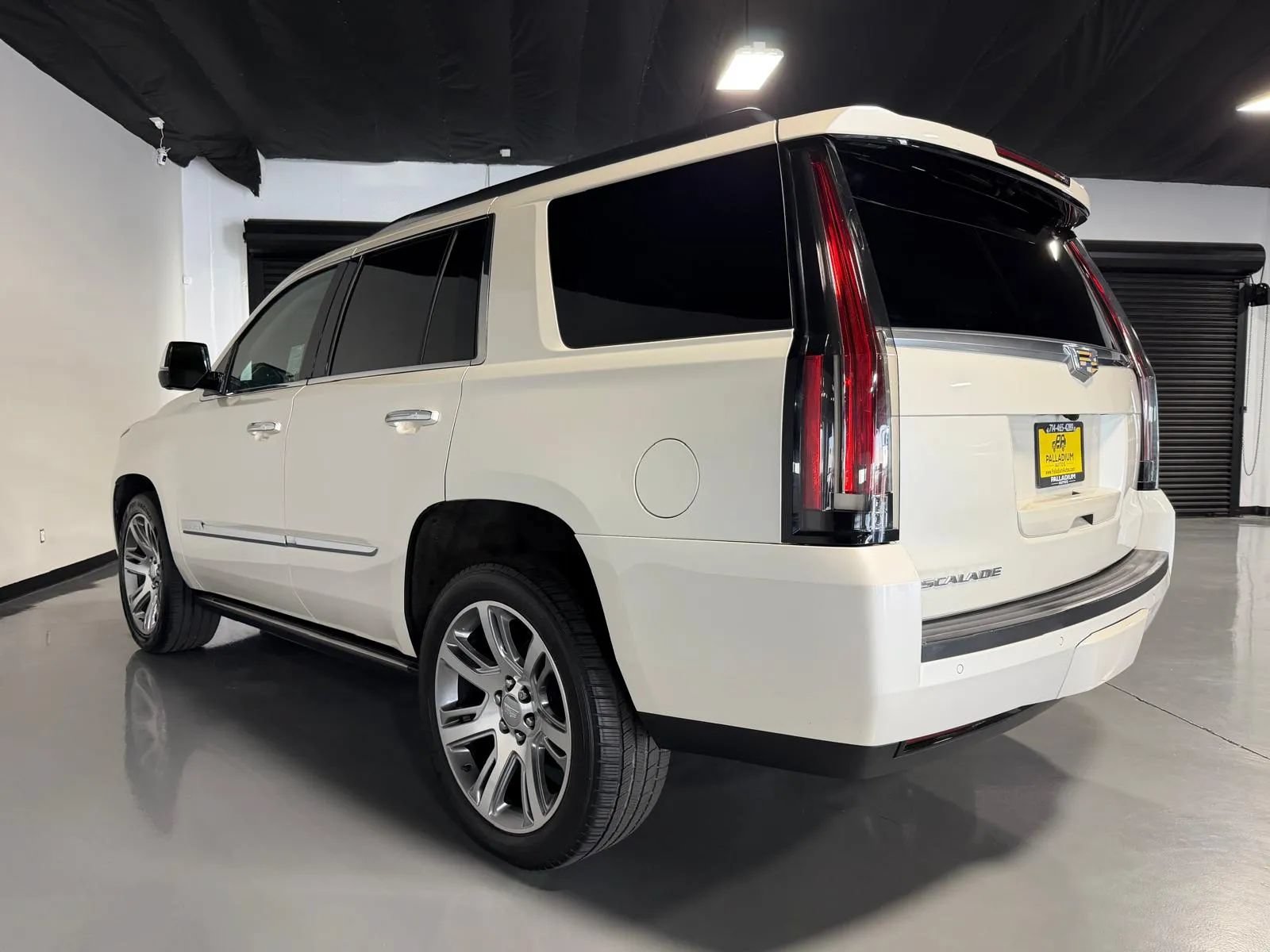 Used 2015 Cadillac Escalade Premium AWD/4WD image 6