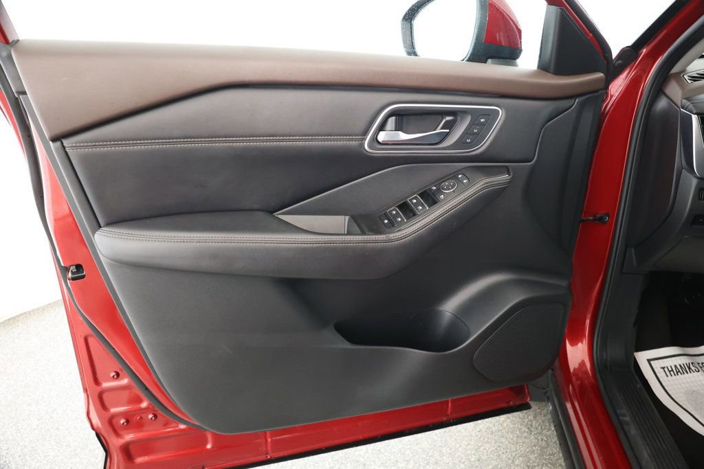 Used 2022 Nissan Rogue Platinum w/ Head-Up Display Package image 9