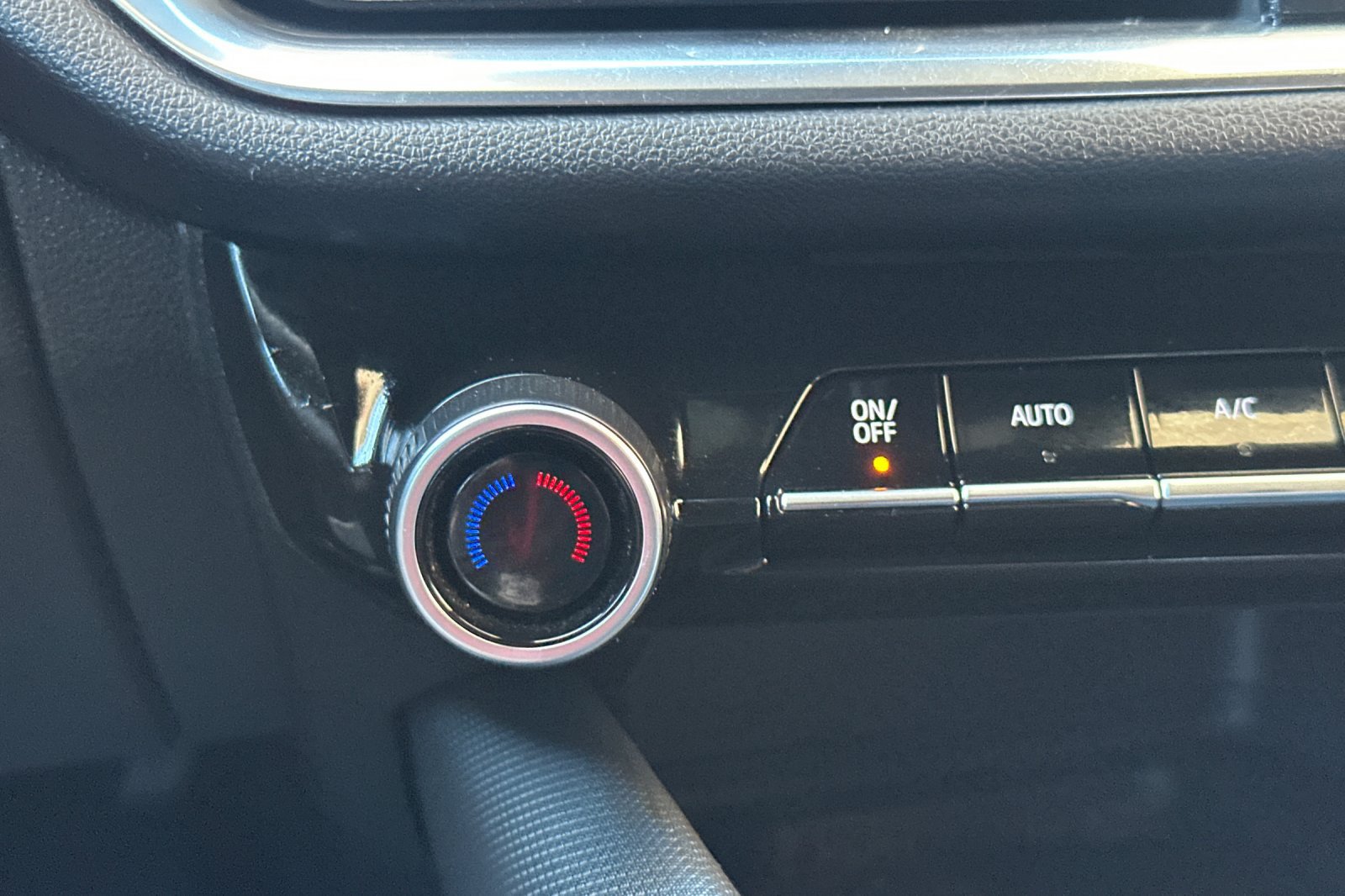 Used 2024 Chevrolet Equinox EV LT FWD image 29
